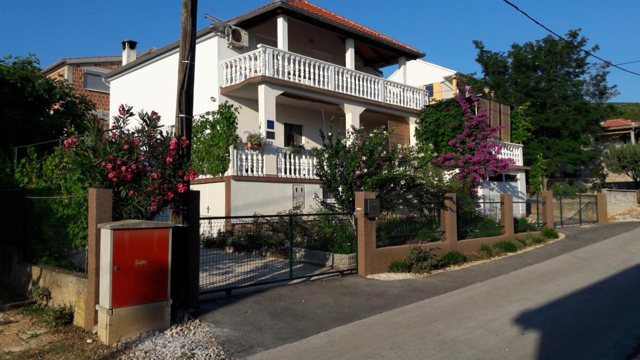 Apartment Ana Горни Карин Екстериор снимка