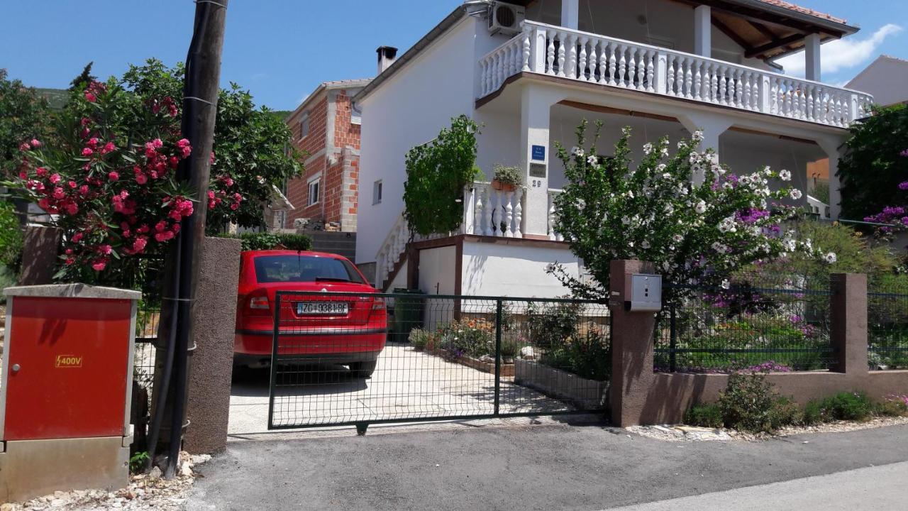 Apartment Ana Горни Карин Екстериор снимка