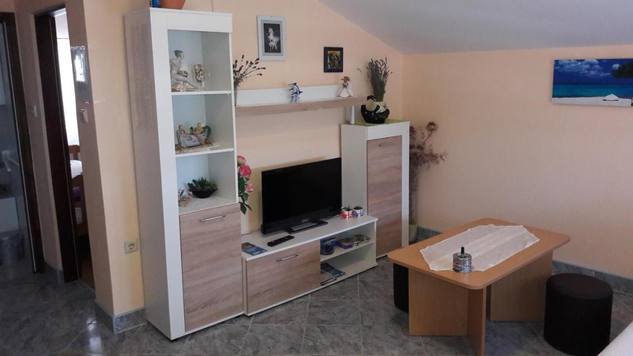 Apartment Ana Горни Карин Екстериор снимка